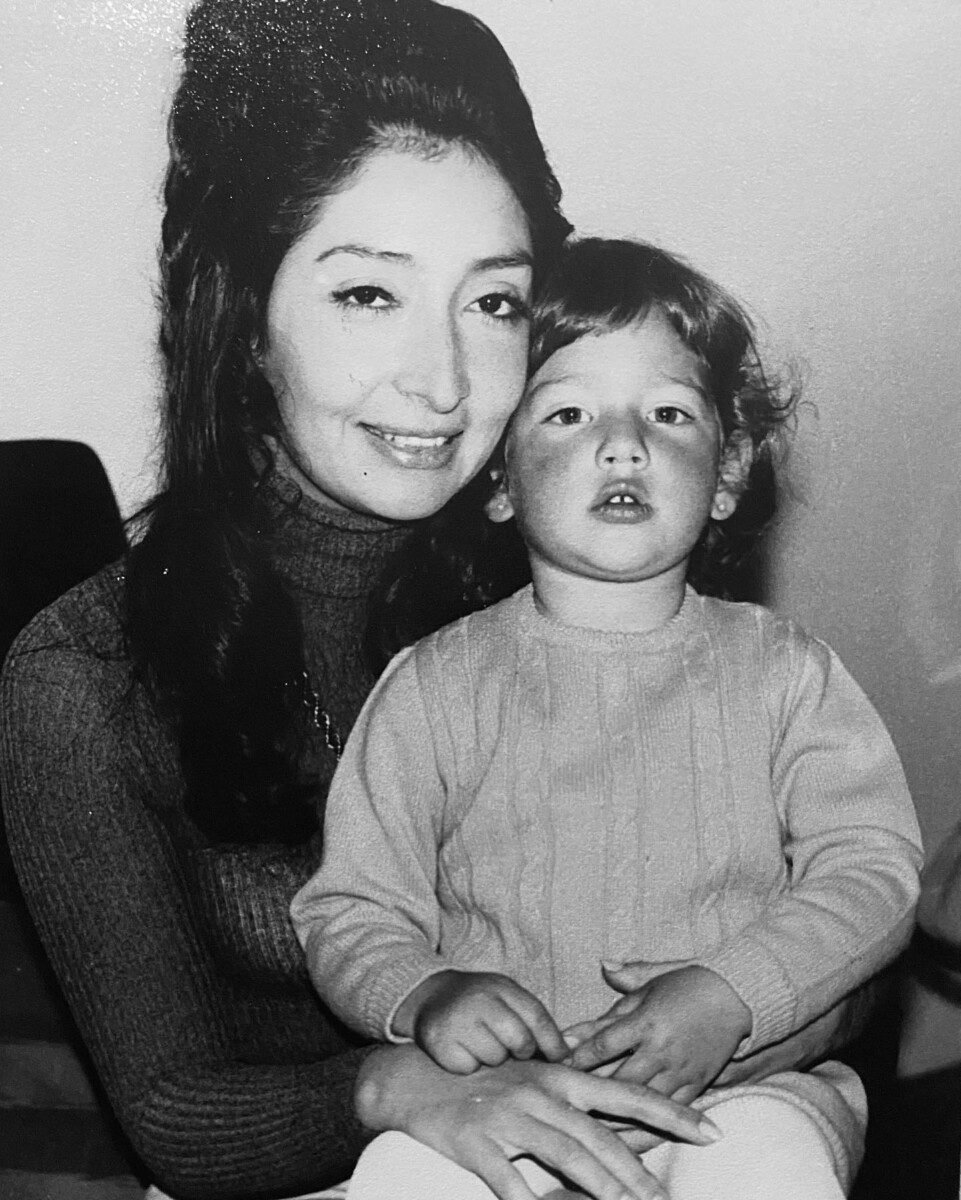 Las dos ♥️♥️♥️
#motheranddaughter #mothersday #mother #blackandwhitephotography #vintagephoto #love #memories #photooftheday